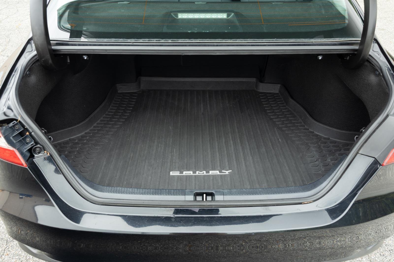Used 2020 Midnight Black Metallic Toyota LE image 10