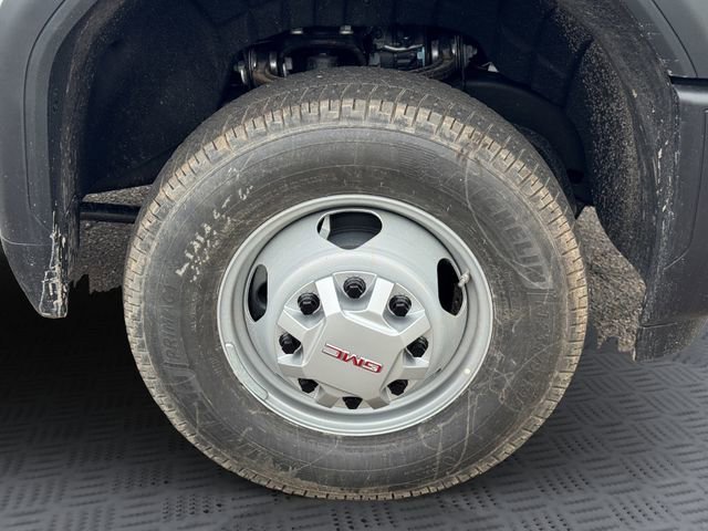 2026 GMC Sierra 3500 Chassis Cab Pro - Photo 30