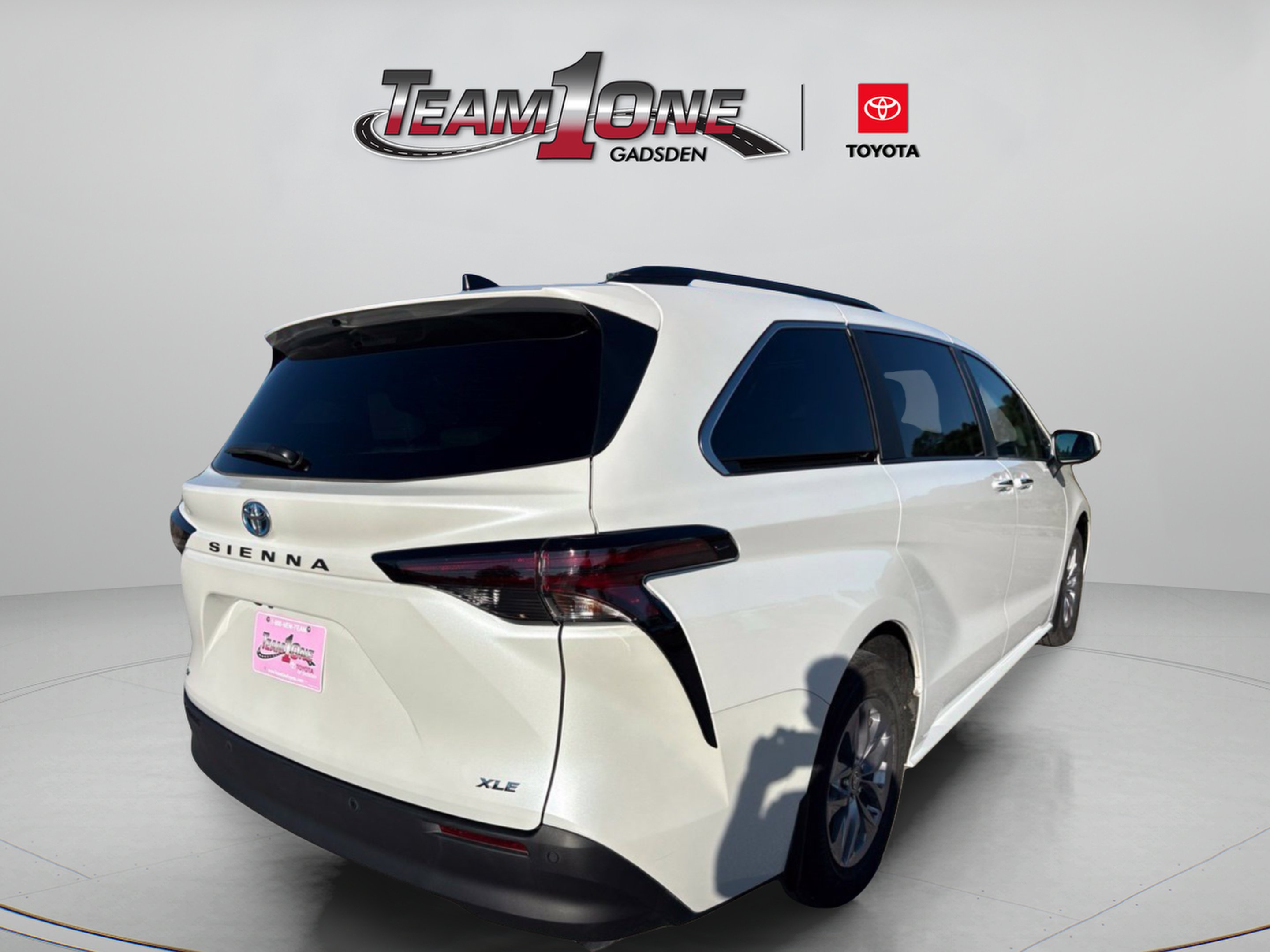 Used 2025 Pearl Toyota XLE image 7