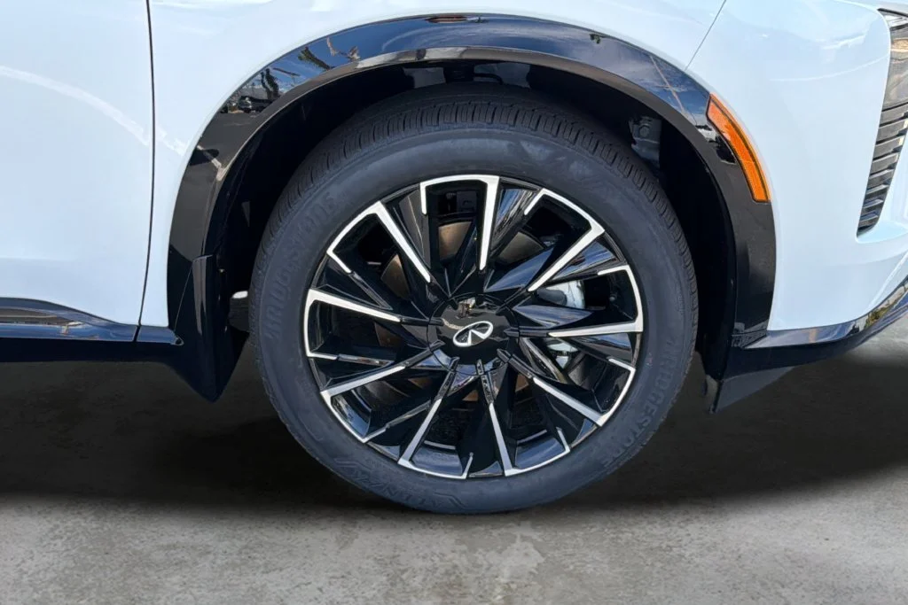 New 2027 2T RAD WHT INFINITI Autograph AWD image 34