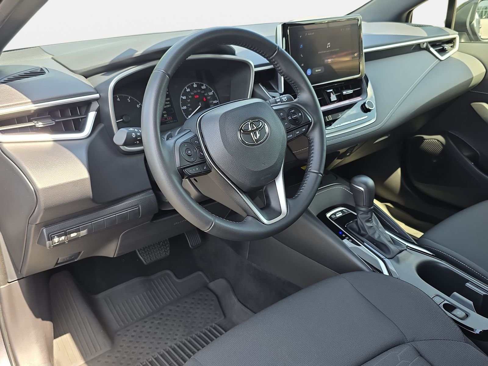 2026 Toyota Corolla Hatchback SE - Photo 15