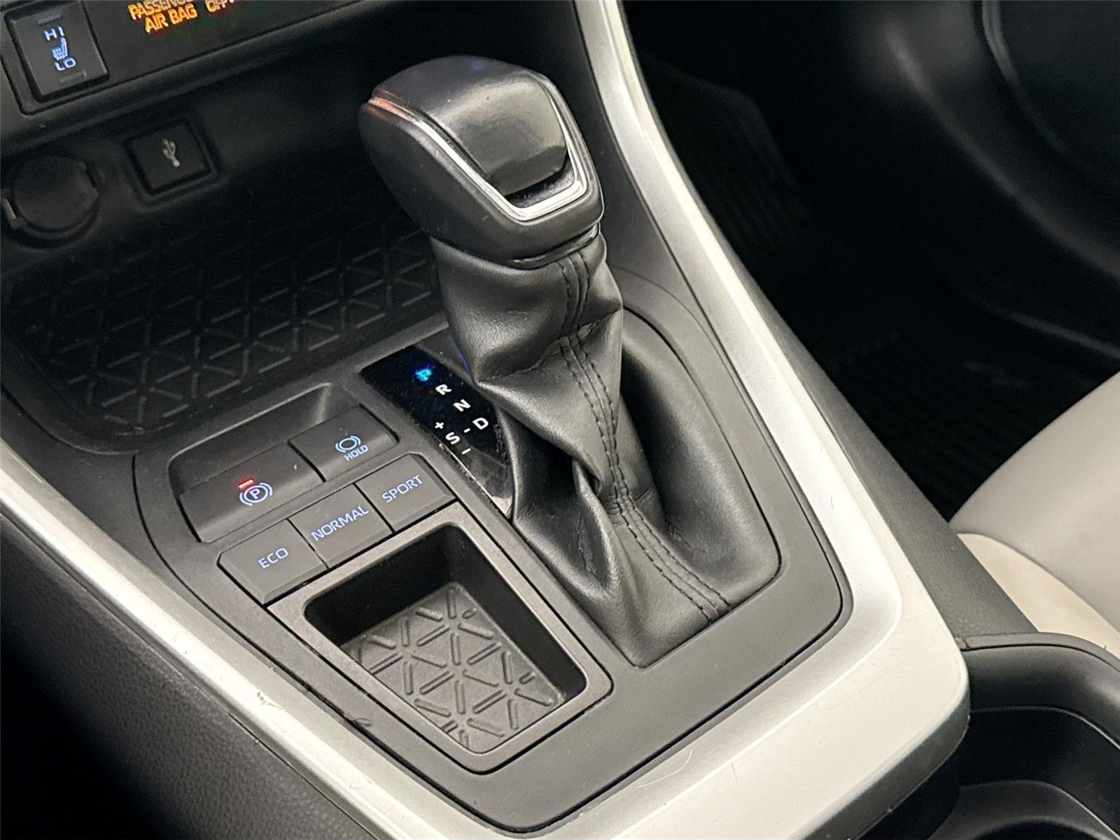 Used 2020 Magnetic Gray Metallic Toyota XLE Premium image 25
