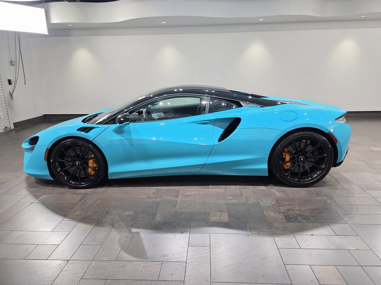 Used 2025 MSO Tokyo Cyan McLaren TechLux Coupe image 3