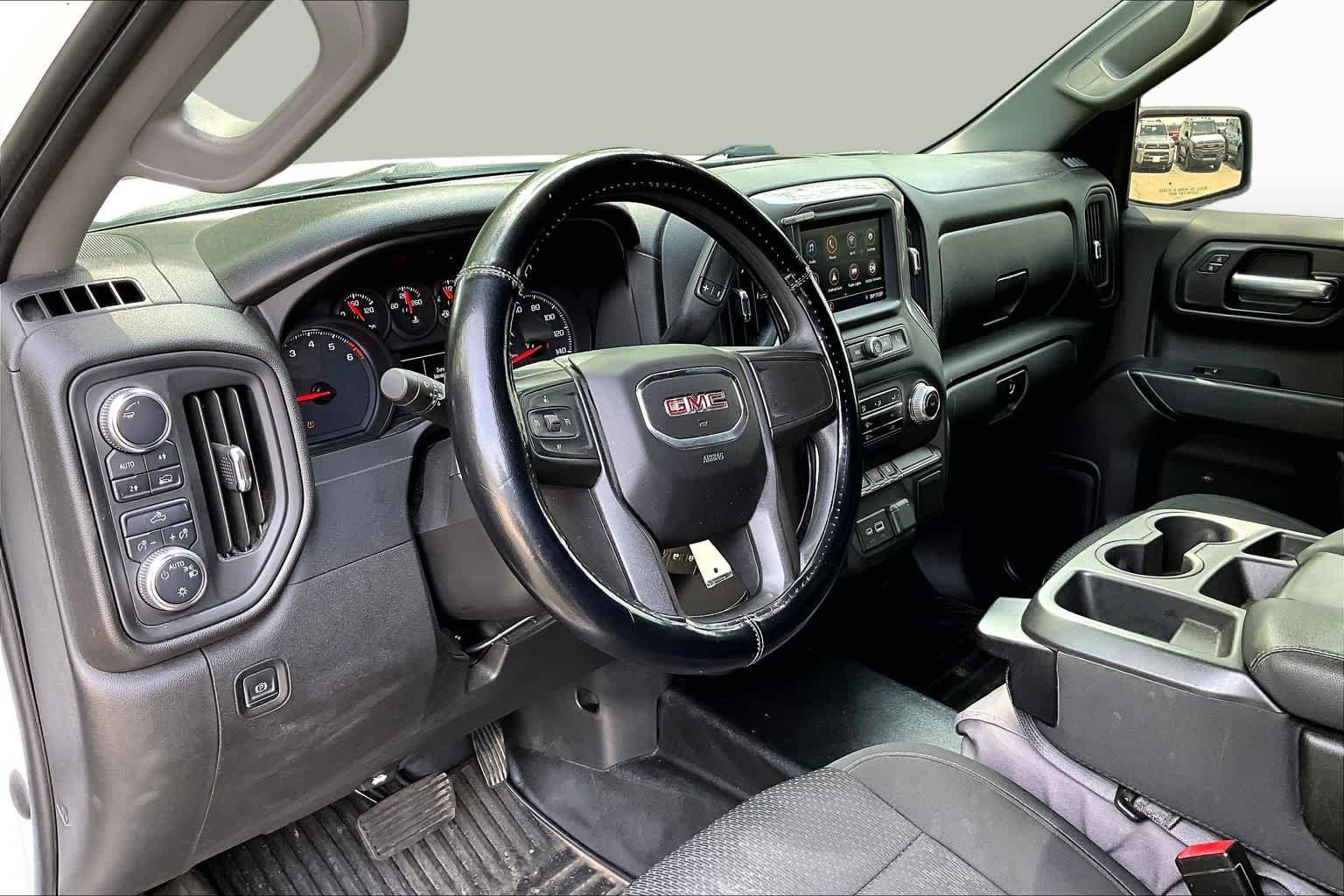 Used 2021 Summit White GMC  image 16