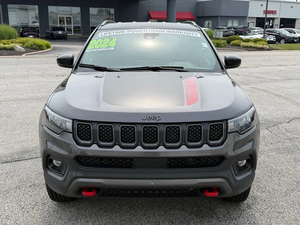 Used 2024  Jeep Trailhawk image 2