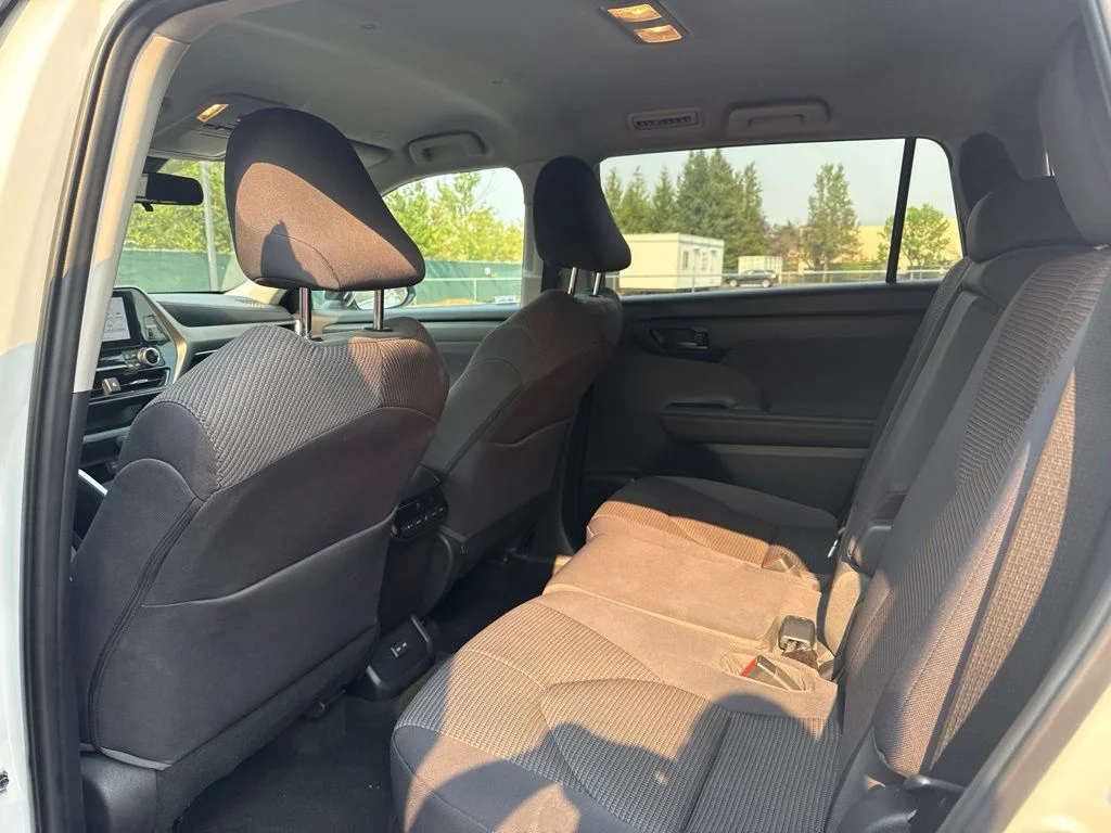 Used 2023 Pearl Toyota L image 17