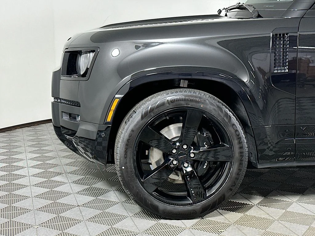 New 2026 Santorini Black Land Rover V8 image 9