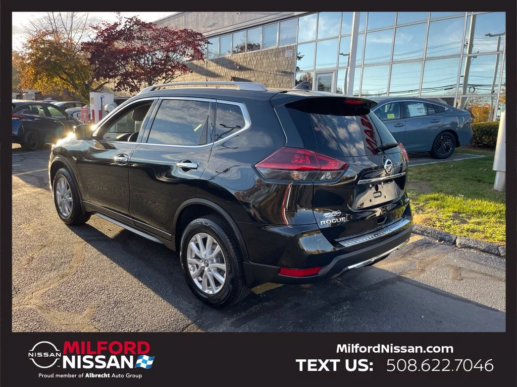 Certified Used 2018  Nissan SV image 3