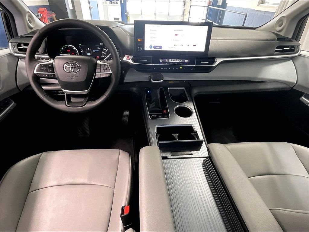 Used 2025 Black Toyota XLE image 22