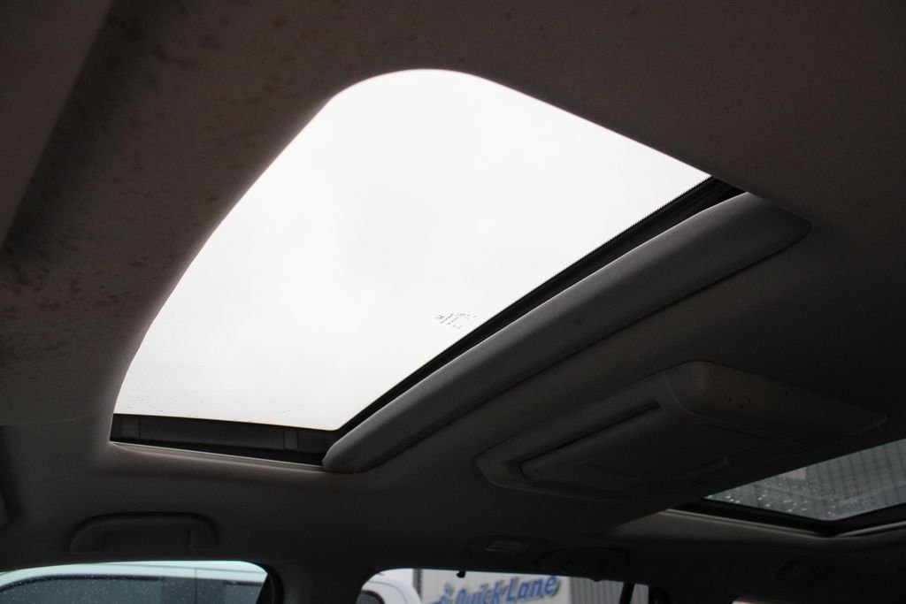 Used 2016 White Honda Elite image 5