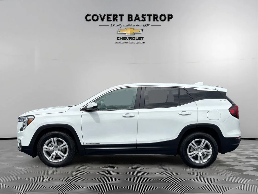 Used 2024 White GMC SLE image 3