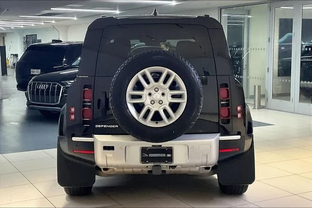 Used 2025 Black Land Rover S image 3