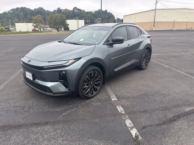 Used 2026  Toyota XSE image 3