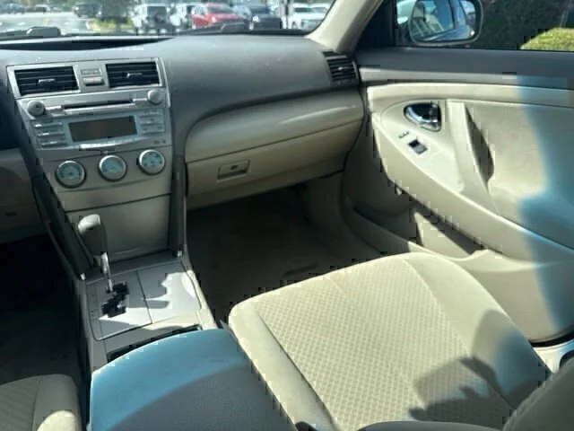 Used 2009 Green Toyota LE image 21