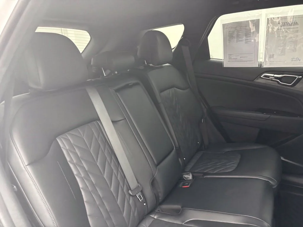 Used 2023 White Kia X-Pro Prestige image 45