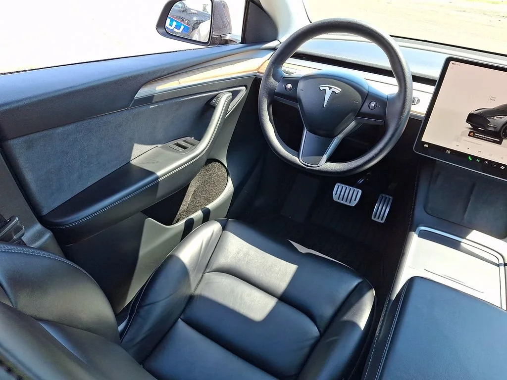 Used 2022  Tesla Performance image 14