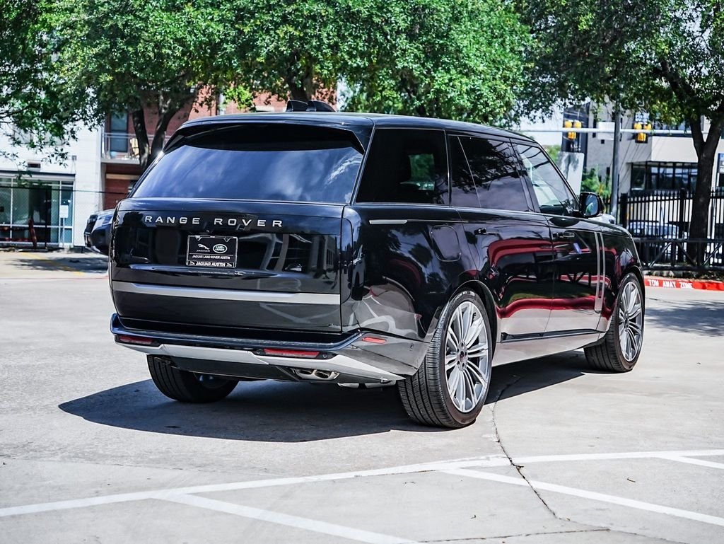 New 2026 Santorini Black Land Rover SE image 7