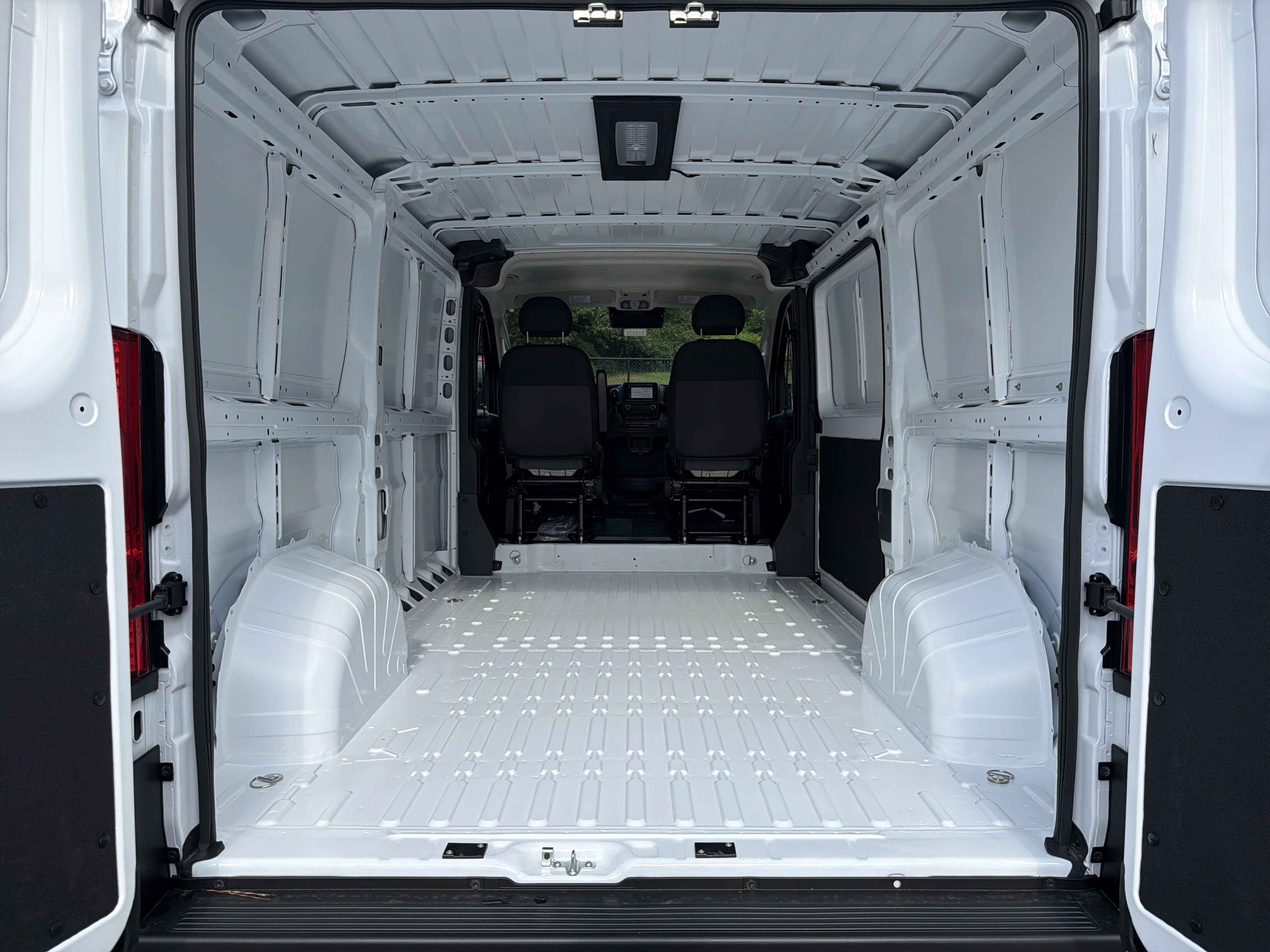 New 2026 Bright White Clearcoat Ram Tradesman image 21