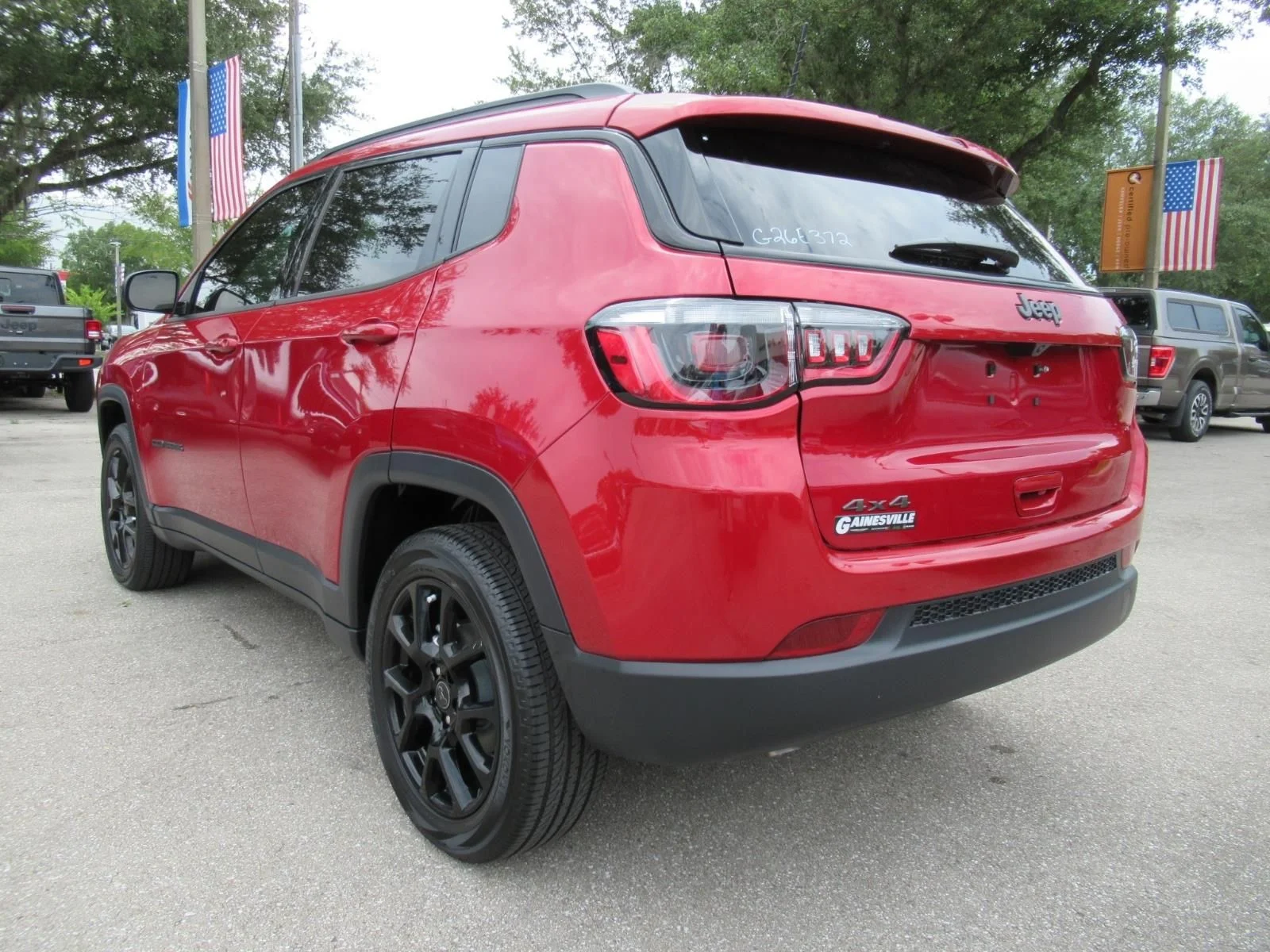 New 2026 Red Hot Pearl-Coat Exterior Paint Jeep Latitude Altitude image 5