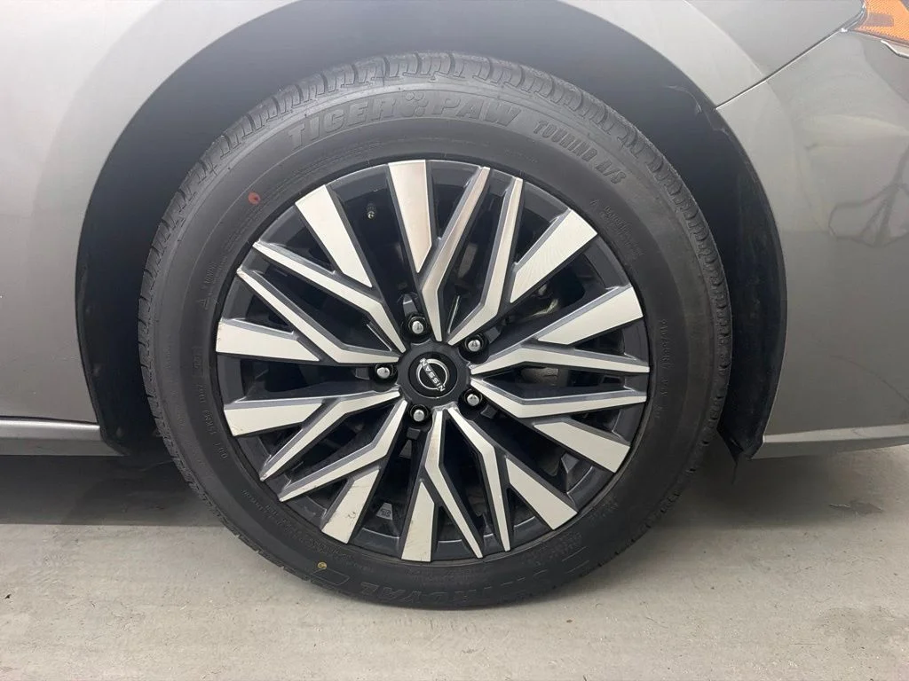 Used 2025 Gun Metallic Nissan 2.5 SV image 11