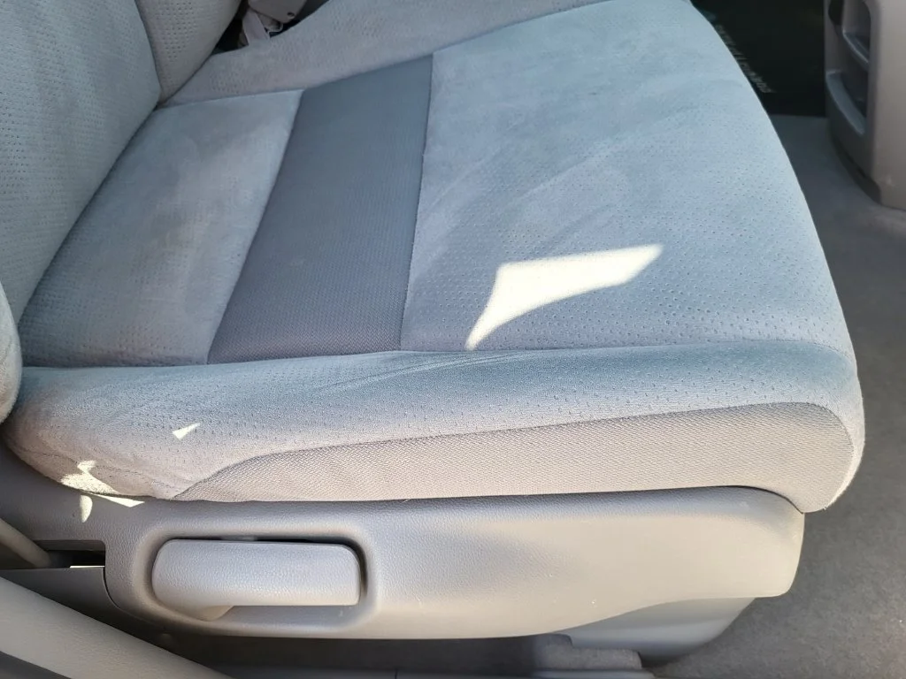 Used 2011 Alabaster Silver Metallic Honda SE image 25
