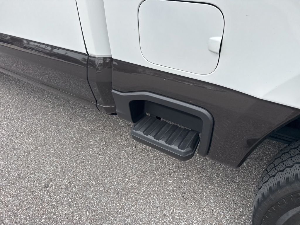 Used 2025  Ford King Ranch image 12