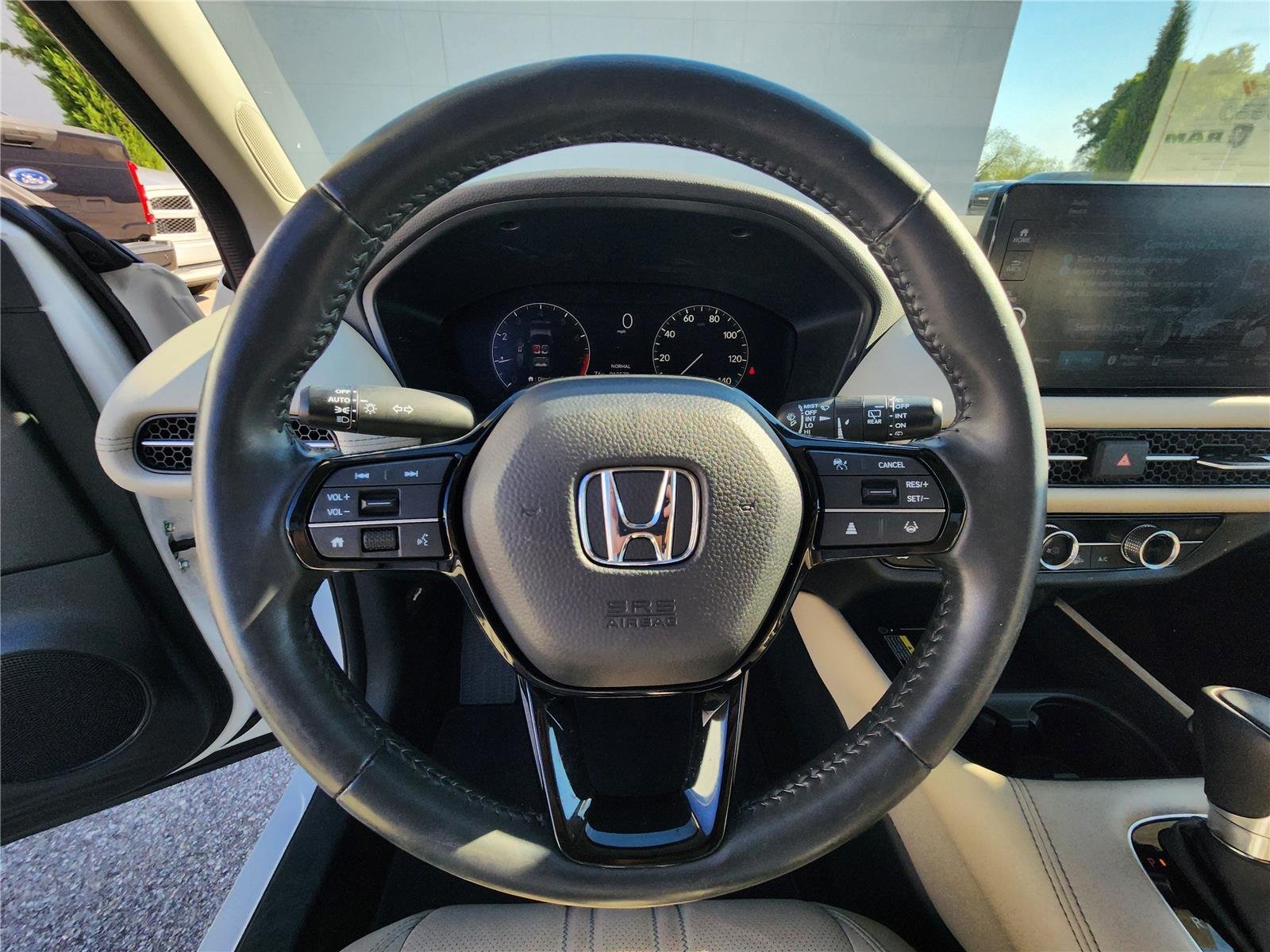 Used 2024 Platinum White Pearl Honda EX-L image 11