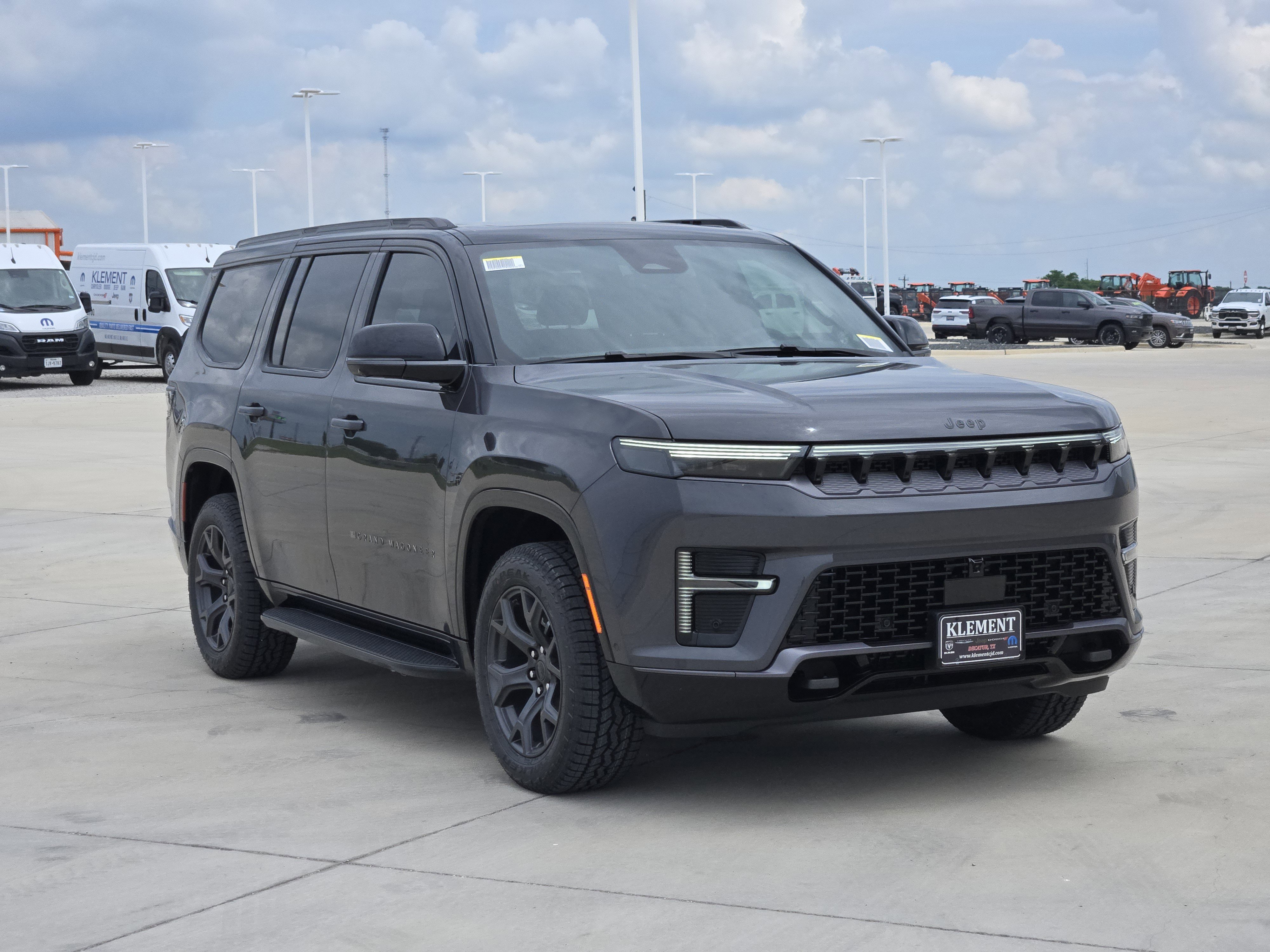 New 2026 Baltic-Gray Metallic Clear-Coat Exterior Paint Jeep Upland image 3
