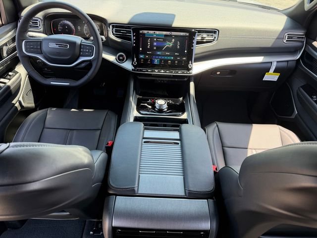 New 2026 Silver-Zynith Exterior Paint Jeep Limited Altitude image 13