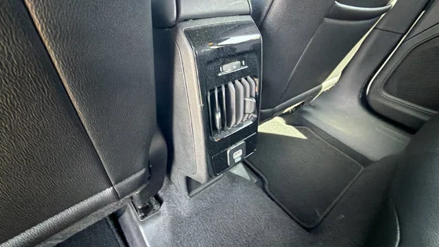 Used 2025 White Jeep Latitude image 17