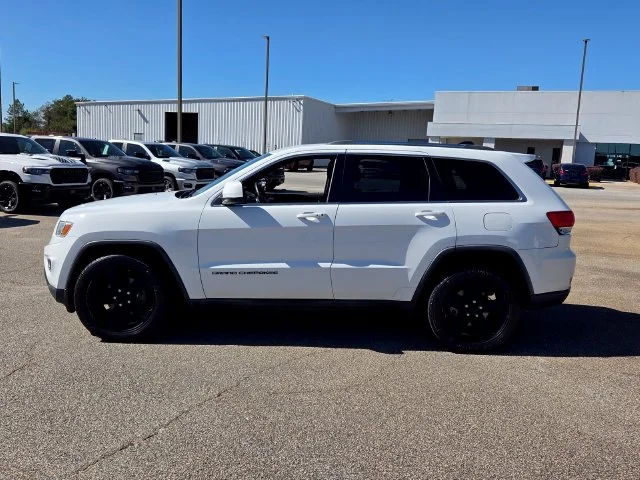 Used 2014 White Jeep Laredo image 4