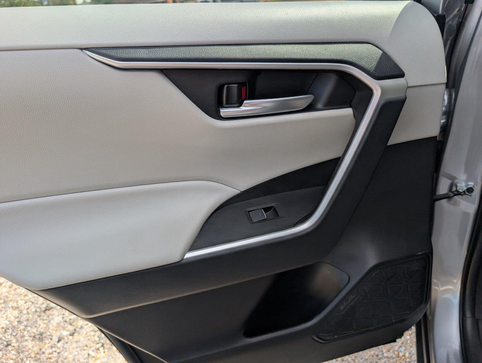 Used 2024 Silver Sky Metallic Toyota XLE Premium image 35