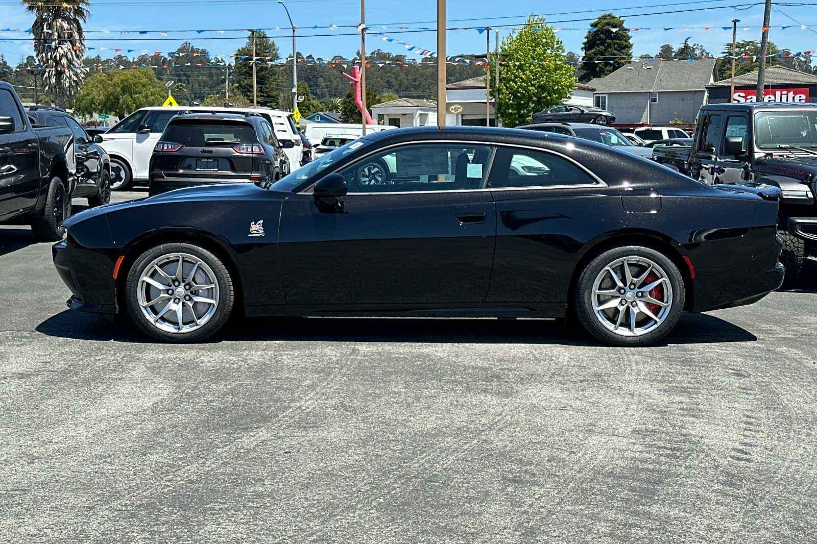 New 2025 Diamond Black Crystal Pearlcoat Dodge  image 7