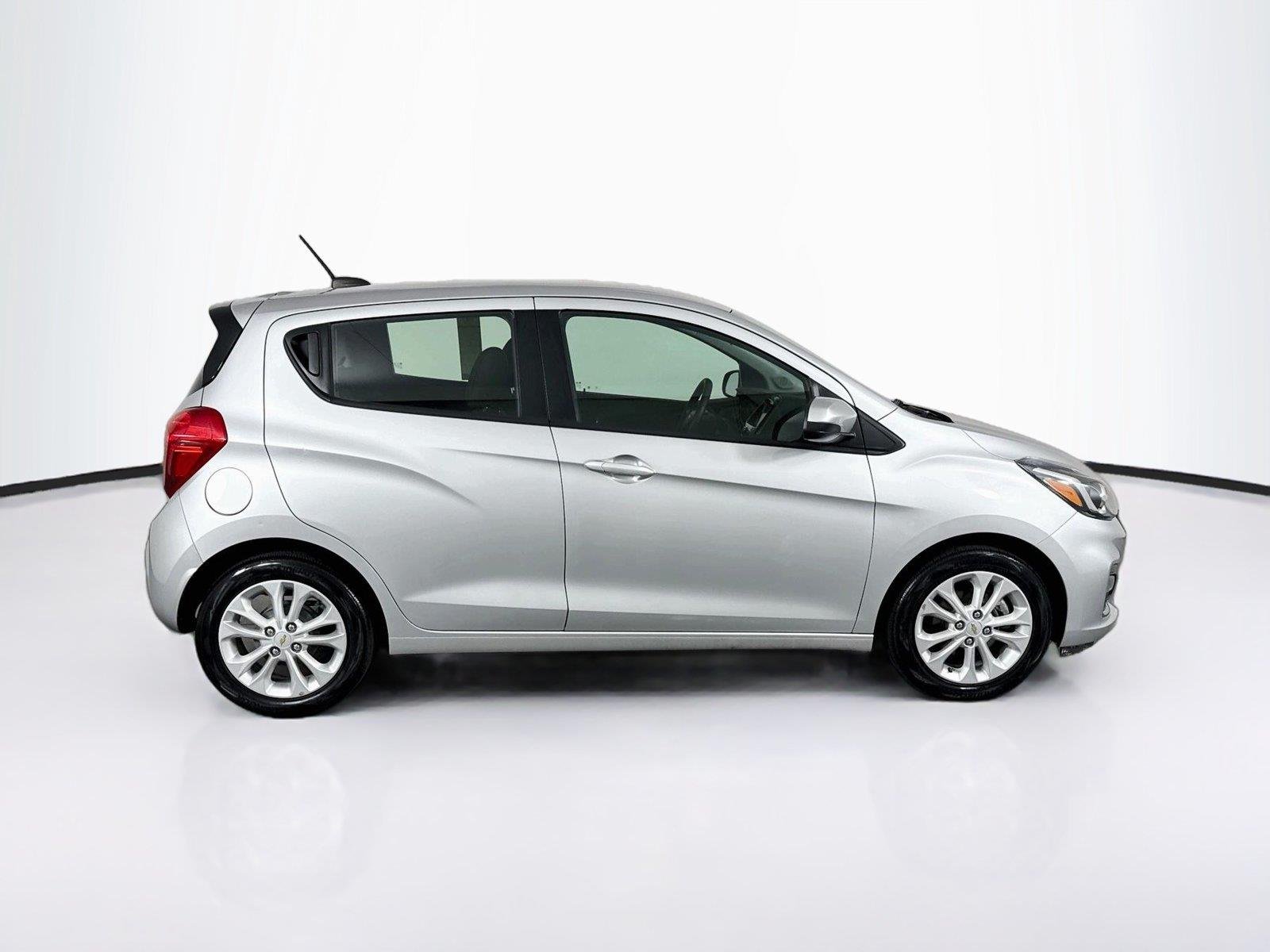 Used 2021 Silver Ice Chevrolet 1LT image 9