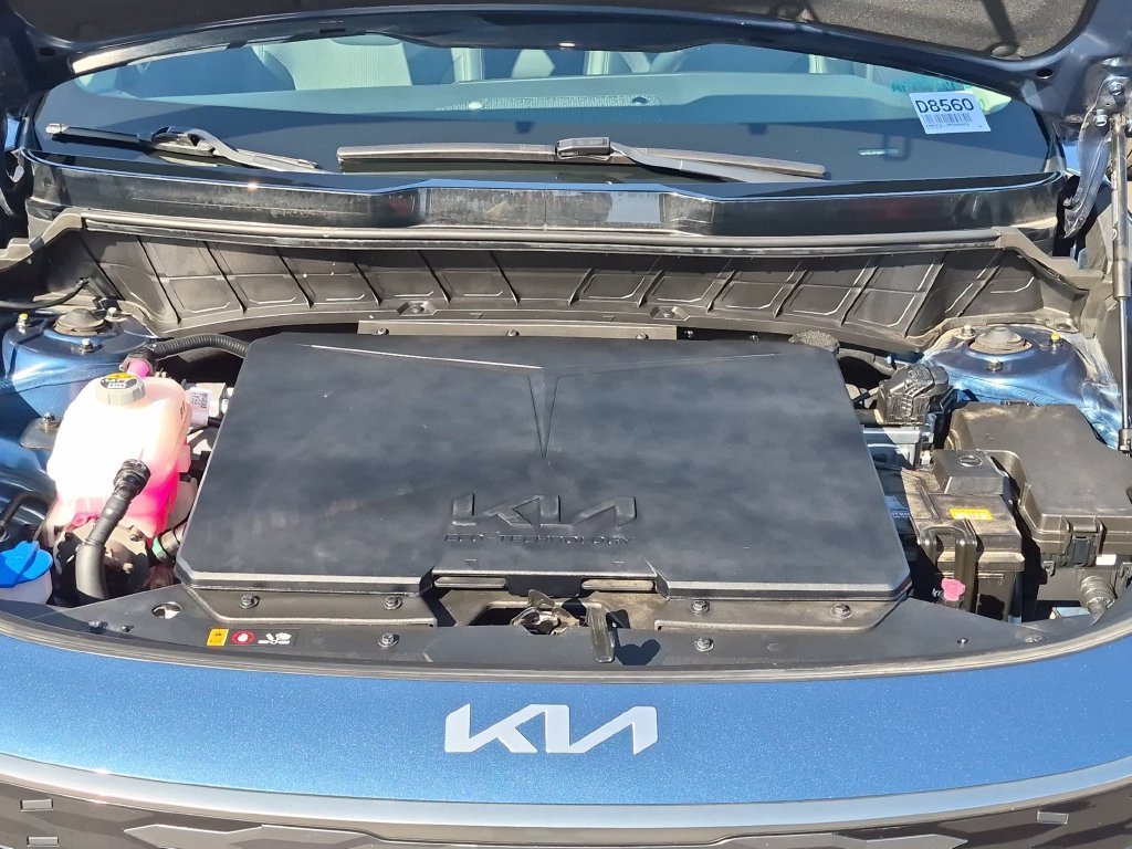 Used 2023 Blue Kia Wind image 31