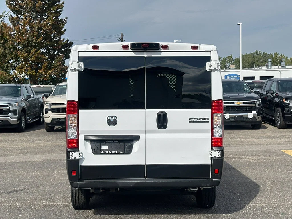 Used 2025 White Ram Base image 14
