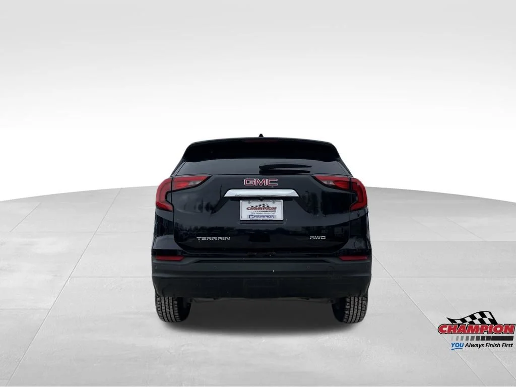 Used 2018 Black GMC SLE image 9