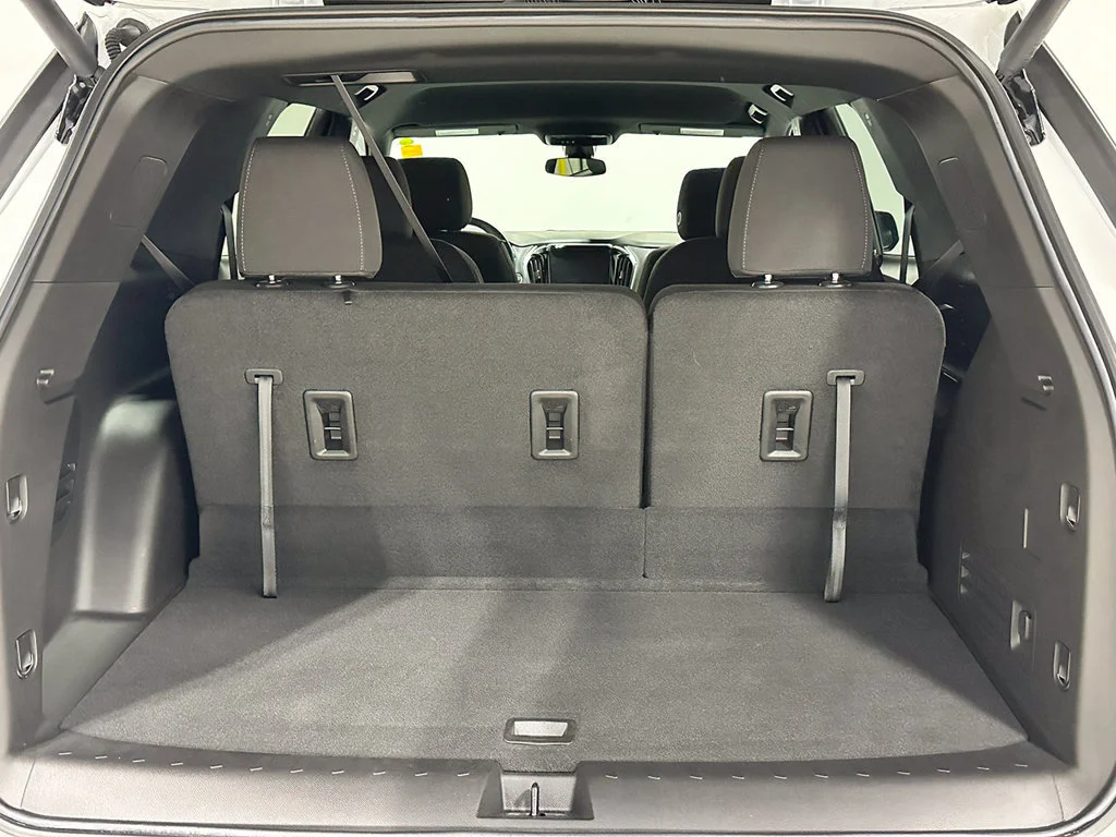 Used 2023 SUMMIT WHITE Chevrolet LT Cloth image 5