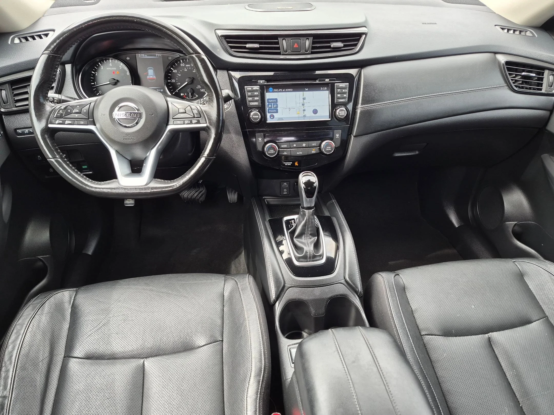 Used 2017 Brilliant Silver Nissan SL image 26