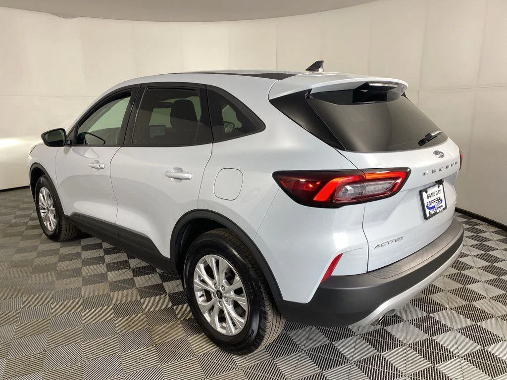 Used 2025 Silver Metallic Ford Active image 8