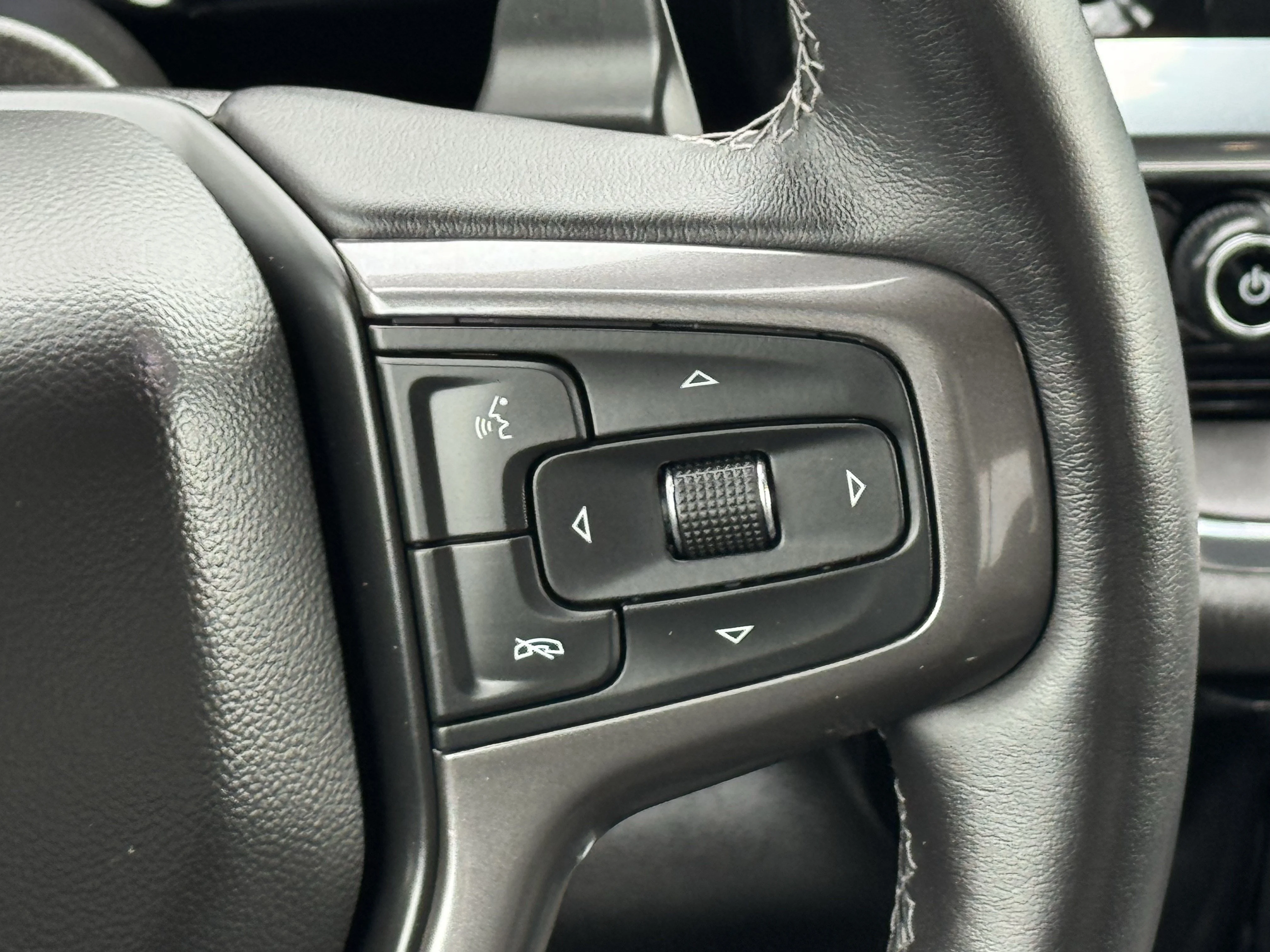 Used 2025 Black Chevrolet High Country image 13