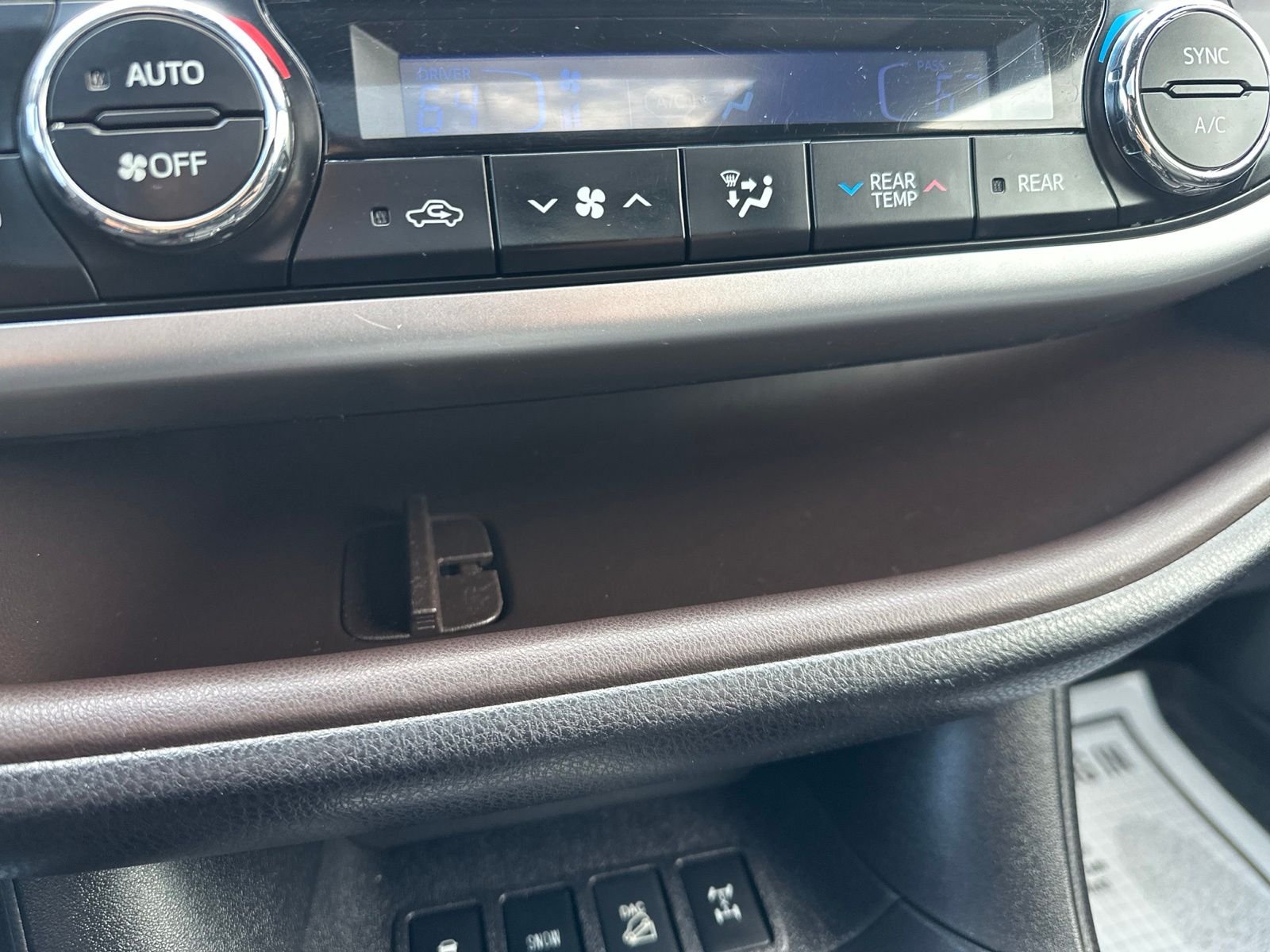 Used 2017  Toyota XLE image 67