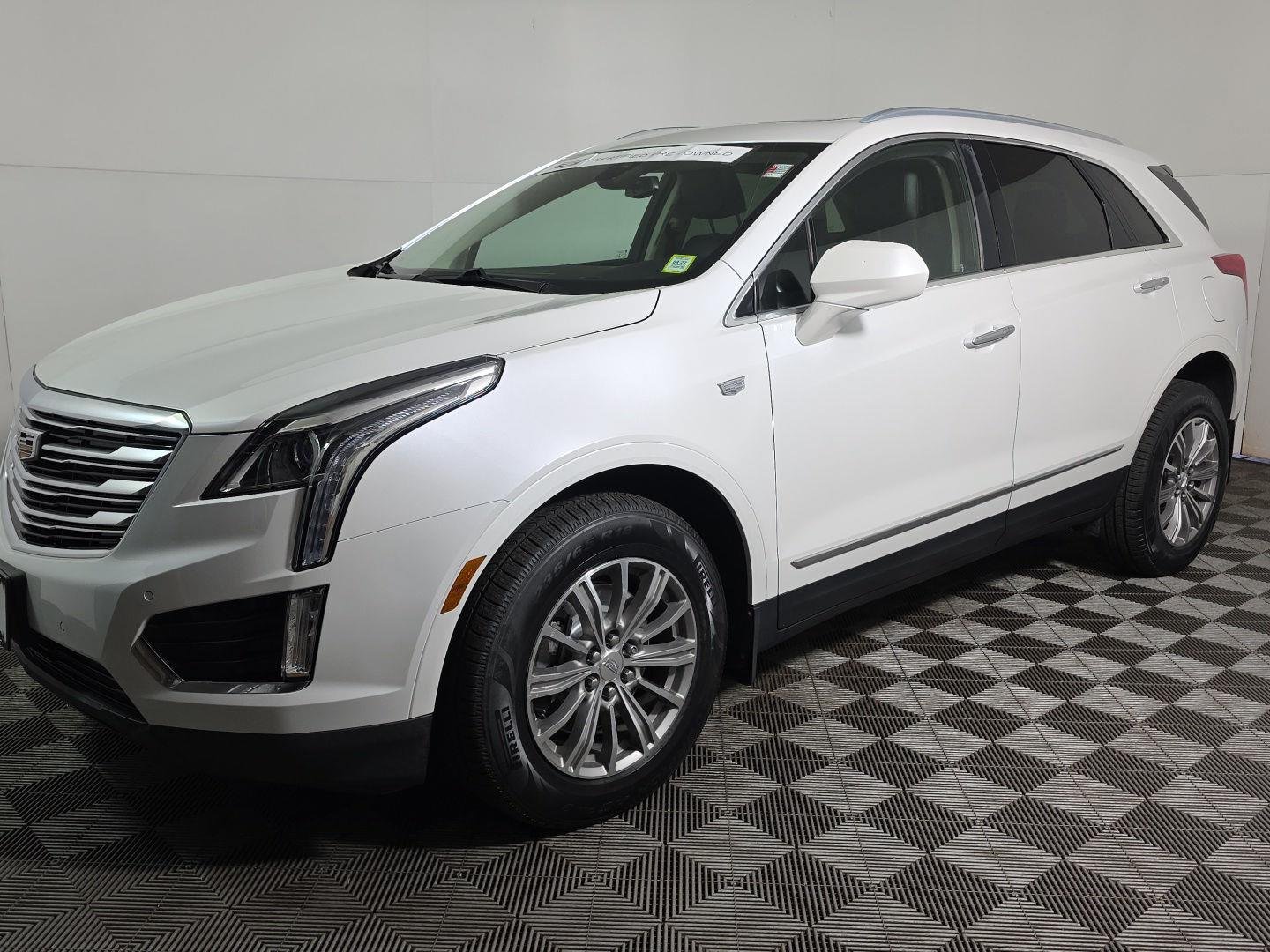 Used 2019 Crystal White Tricoat Cadillac Luxury AWD image 7