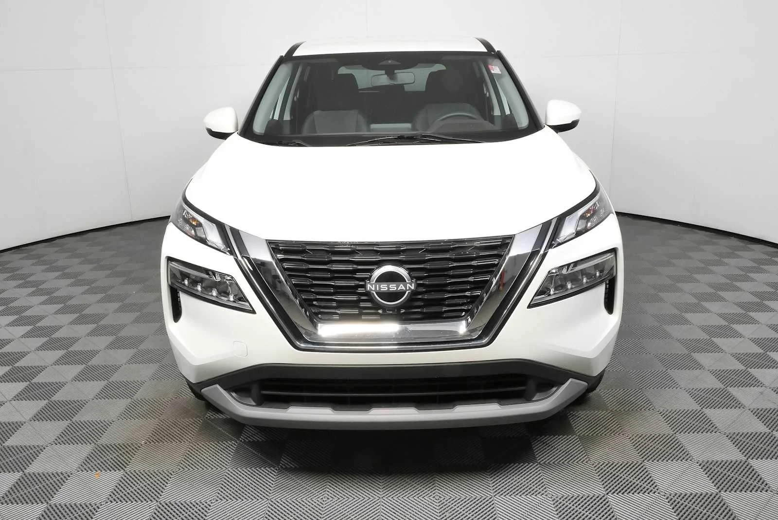 Used 2023 Pearl White Tricoat Nissan SV image 32