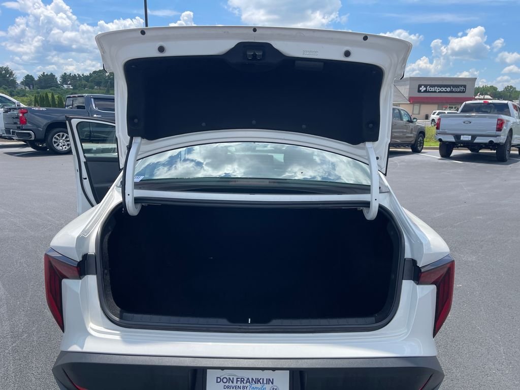 Used 2025 White Kia LX image 9