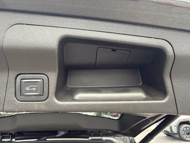Used 2018 IRIDIUM METALLIC GMC SLT image 26
