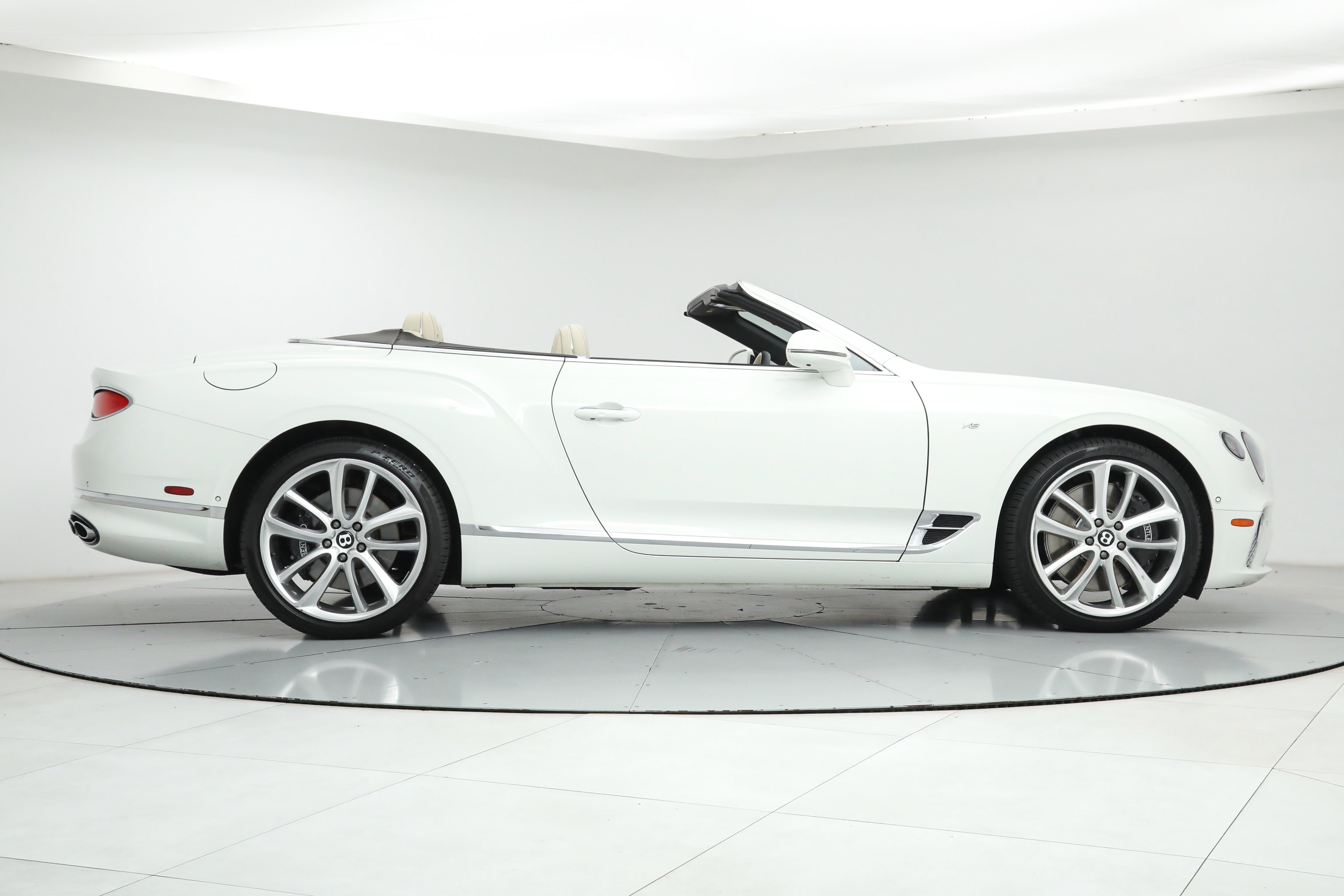 Used 2022 White Bentley GT V8 Convertible image 7