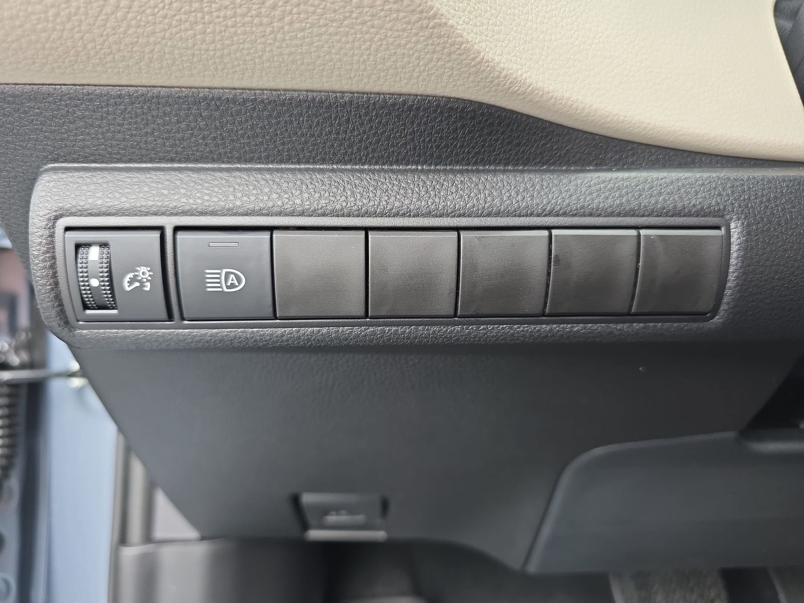 Used 2026  Toyota LE image 25