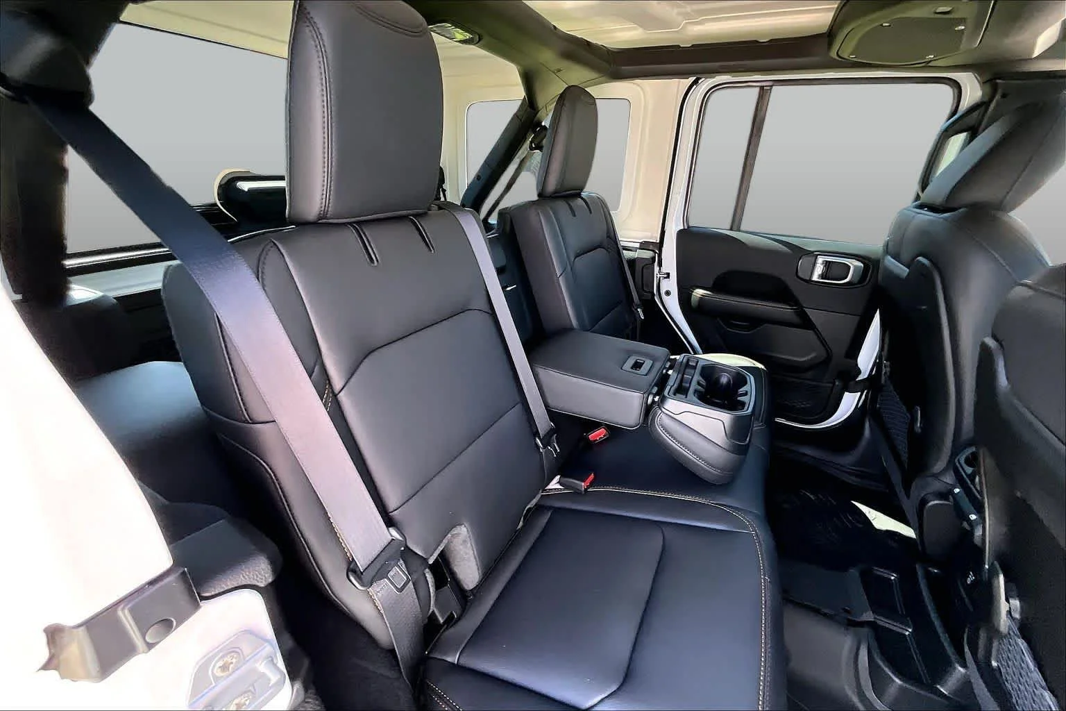 New 2026 Bright White Clearcoat Jeep Sahara image 23