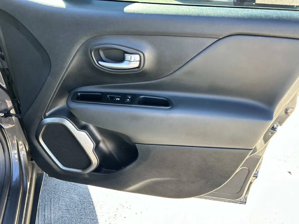 Used 2020 Gray Jeep Limited image 26